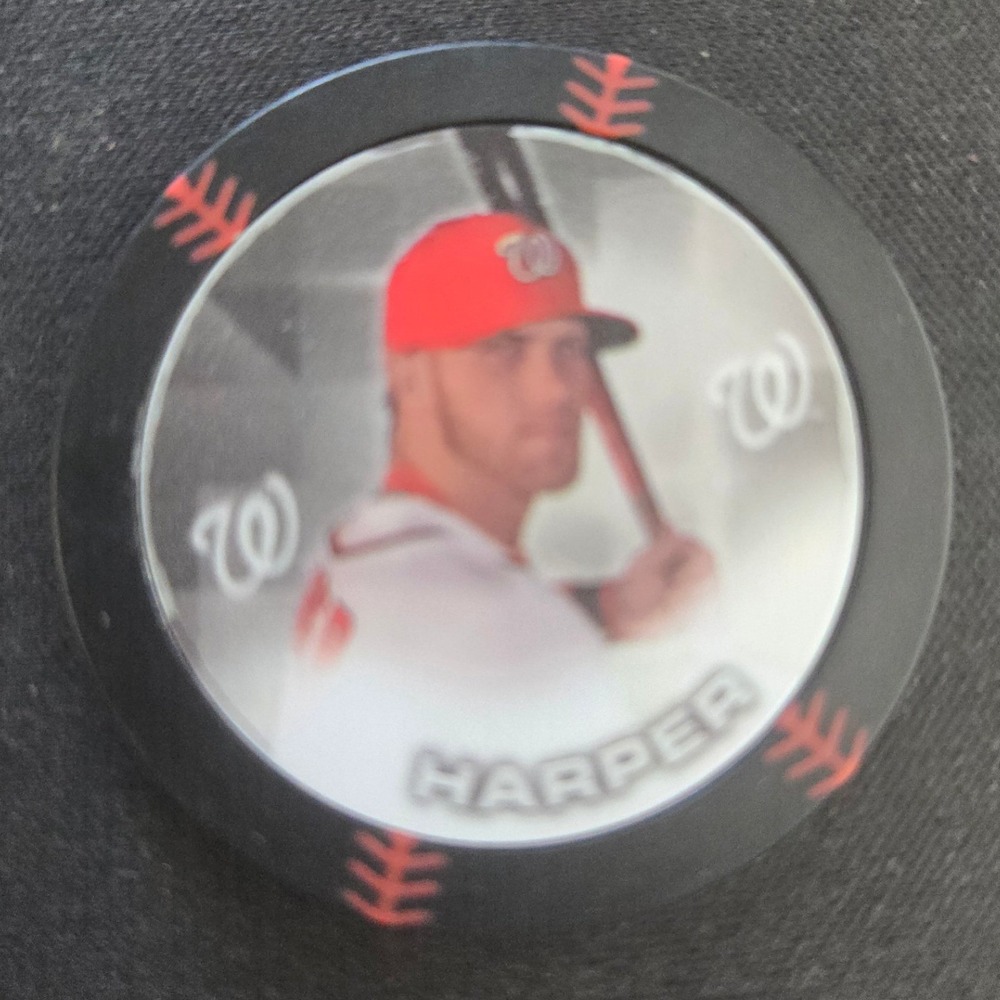 Topps Bryce Harper Washington Nationals MLB Baseball GLOW Chip Black Red